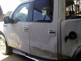 2011 FORD F150, WHITE, LARIAT, CREW, 5.0, 4X4, AT,   F25104